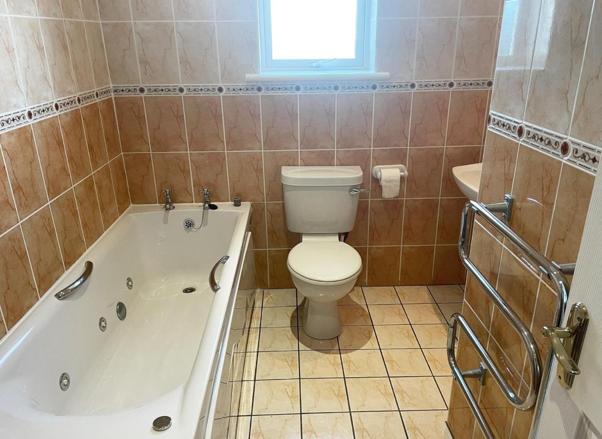 Ballycotton Holiday Apartment No 6 By Trident Holiday Homes Екстер'єр фото